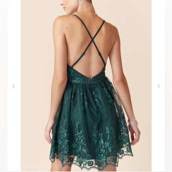 NWT Francesca’s Ellie Deep V Dress - Picture 2 of 7